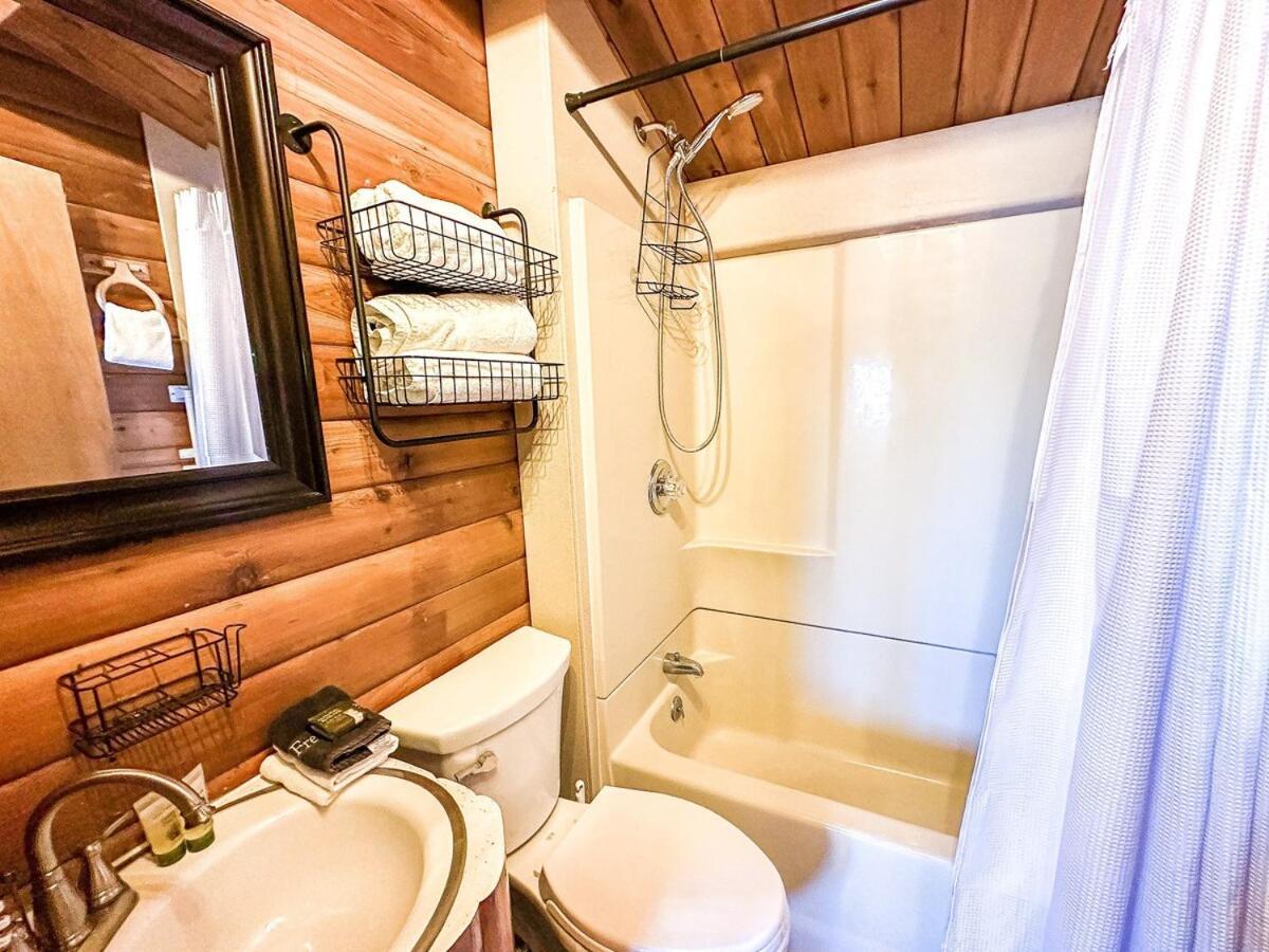 Village Vibes Deck And Bbq Duck Creek Village エクステリア 写真